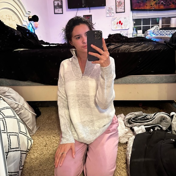 Grey sweater - Picture 2 of 4